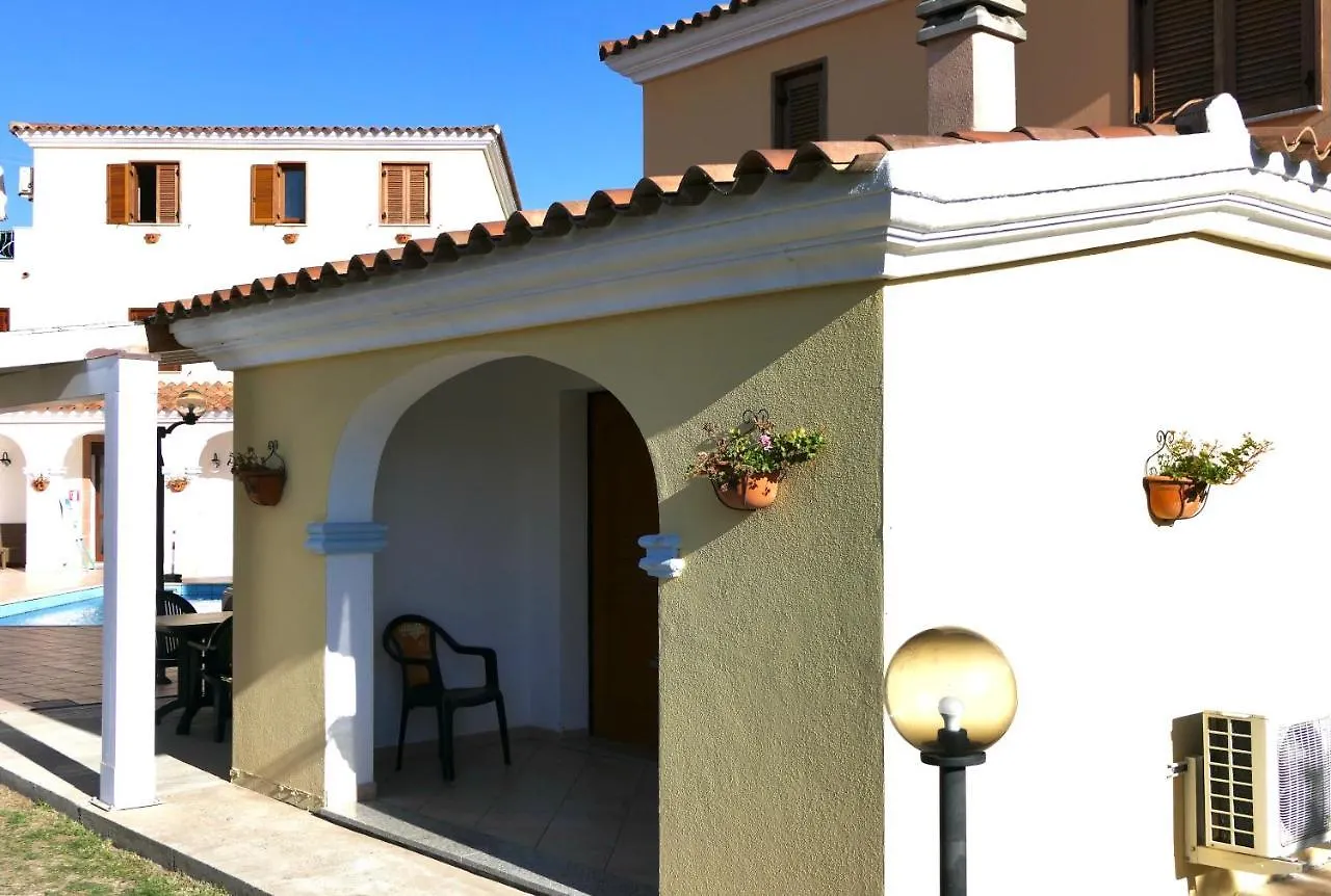 Lejlighedshotel Residence Con Piscina A Sos Alinos Cala Liberotto
