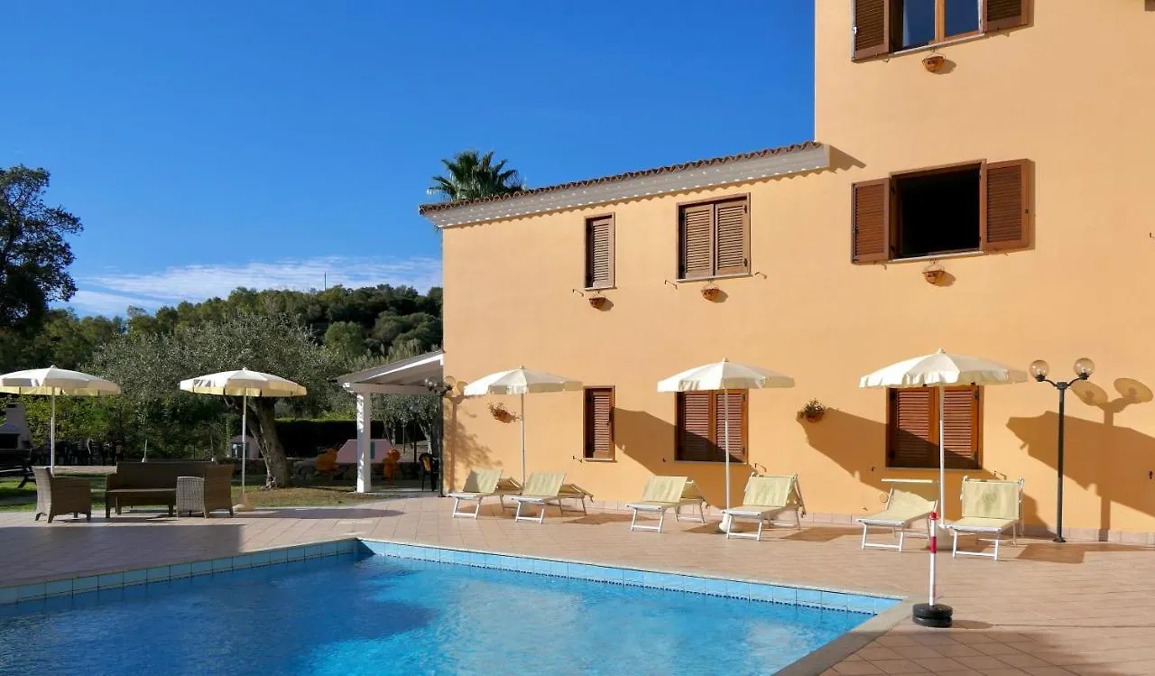 Residence Con Piscina A Sos Alinos Cala Liberotto
