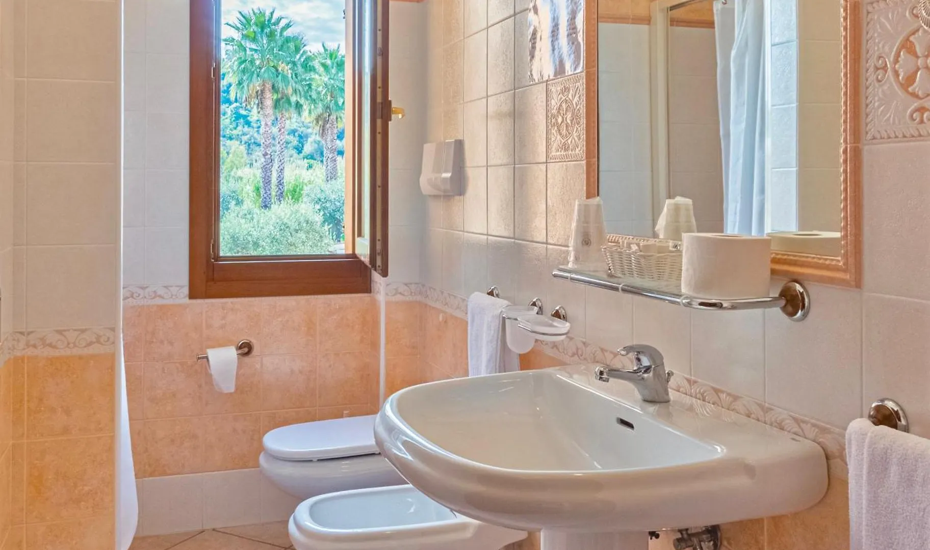 Residence Con Piscina A Sos Alinos Cala Liberotto