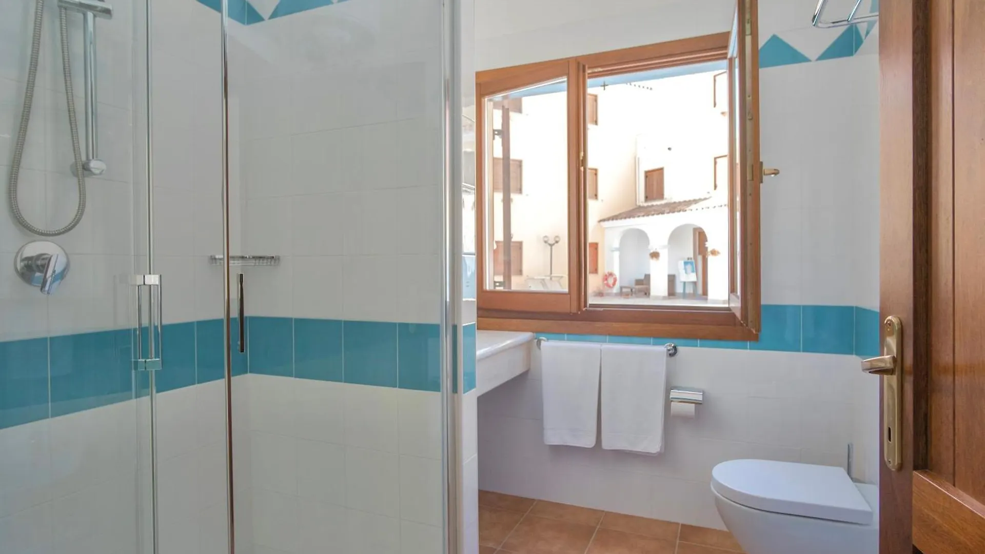 Residence Con Piscina A Sos Alinos Cala Liberotto Italien