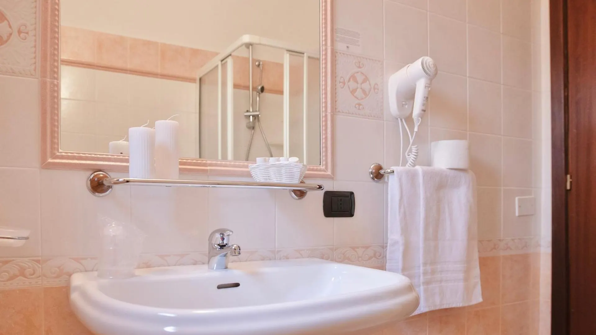 Residence Con Piscina A Sos Alinos Cala Liberotto 0*,  Italien