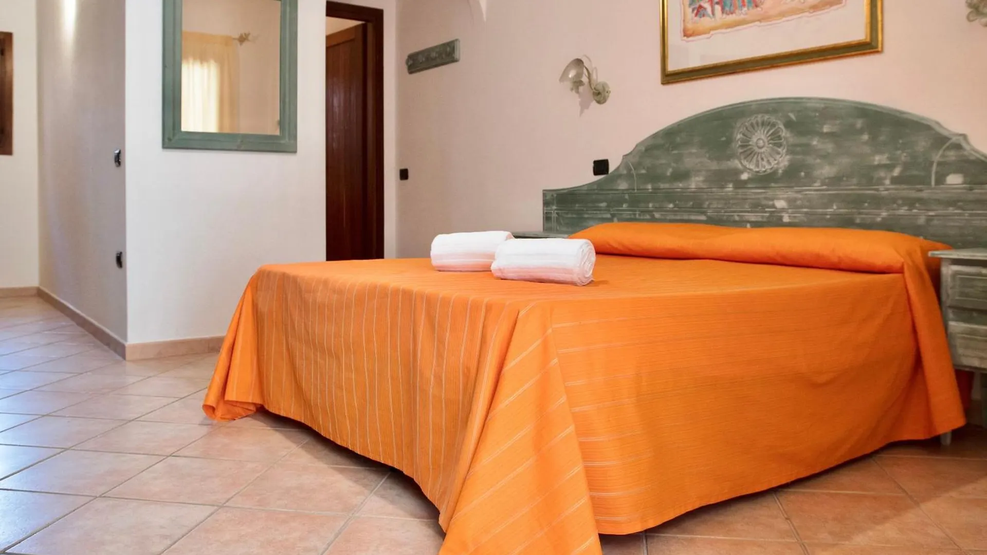 Residence Con Piscina A Sos Alinos Cala Liberotto Italien